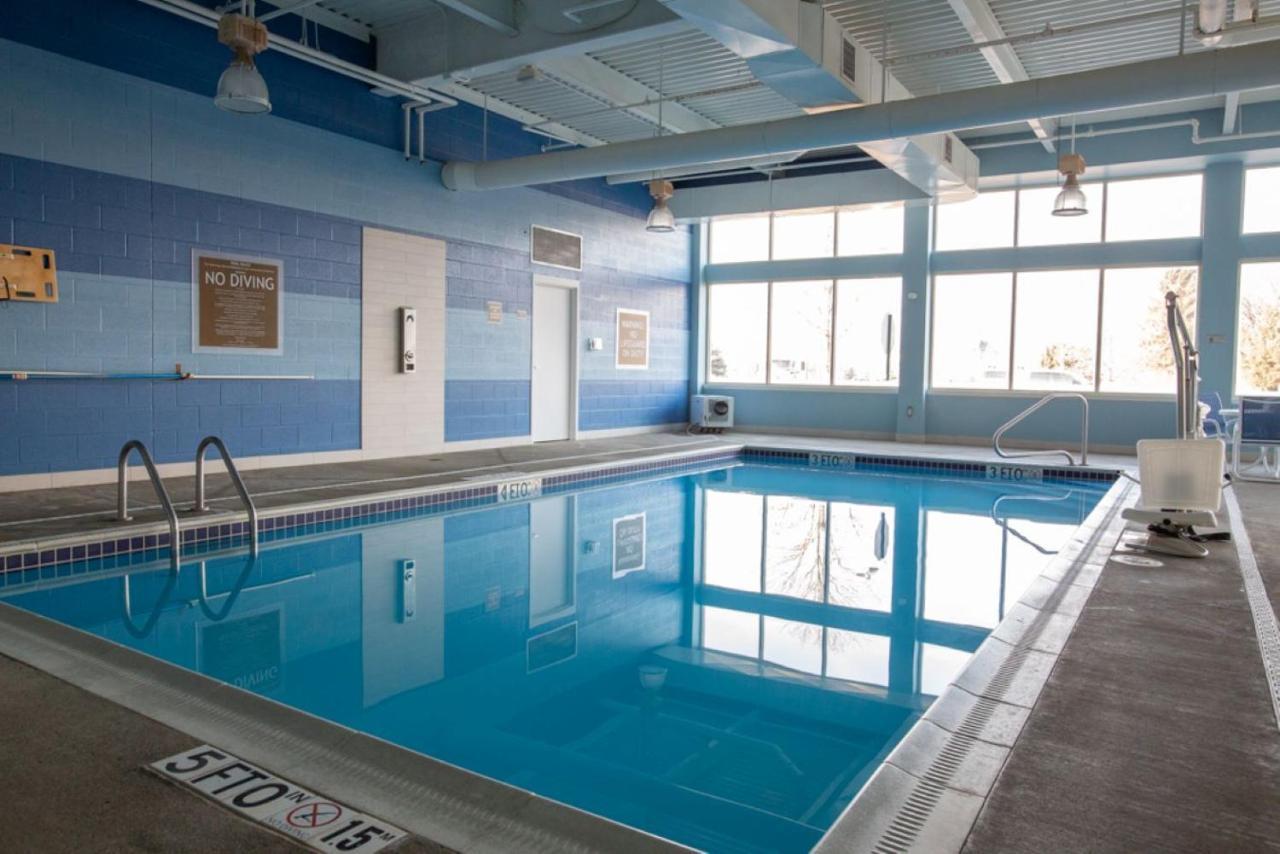 Holiday Inn Express Columbus Airport Easton Esterno foto